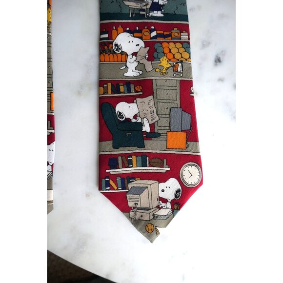 Peanuts Snoopy Cartoon 100% Silk Vintage Tie Red Burgundy Work Father's Day Gift - Picture 5 of 7
